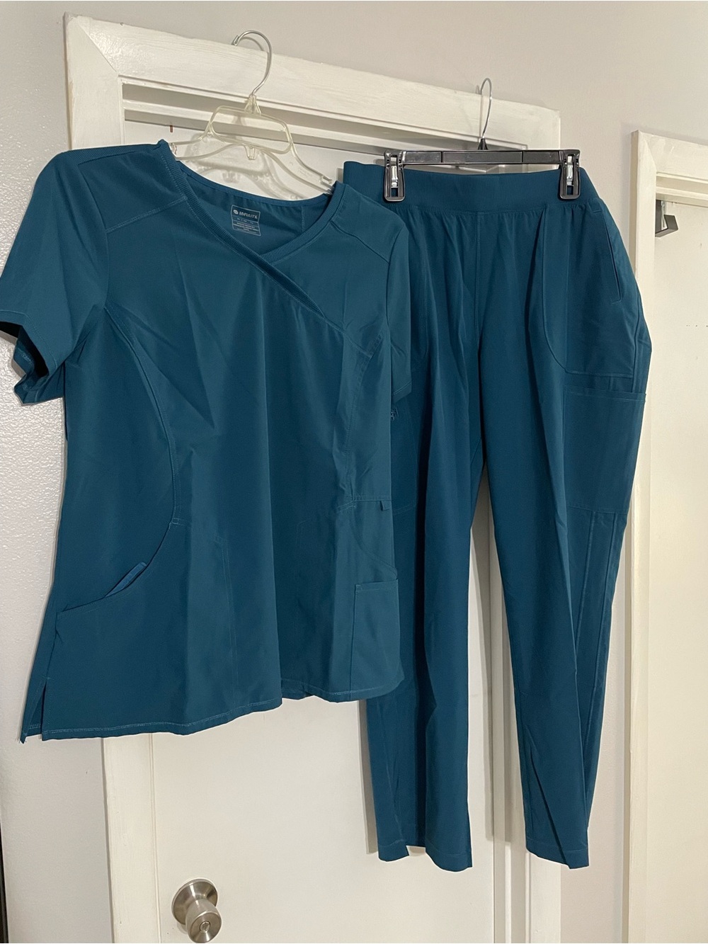 XL Cherokee Infinity Women’s Caribbean Blue Scrub Top & Pants Set